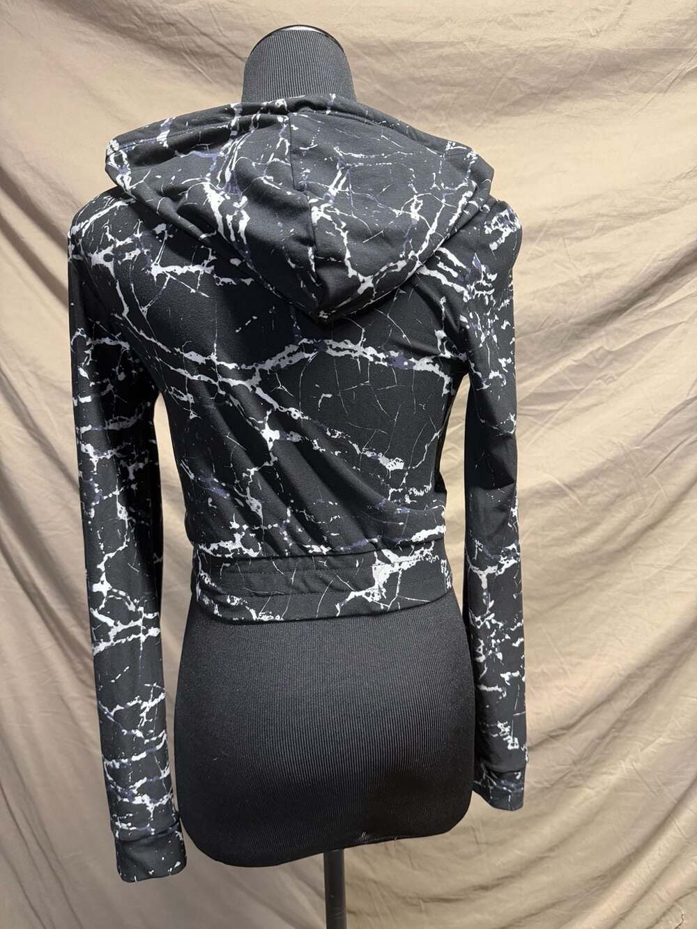Feathers Women's Black and White Marble Print Full Zip Cropped Hoodie